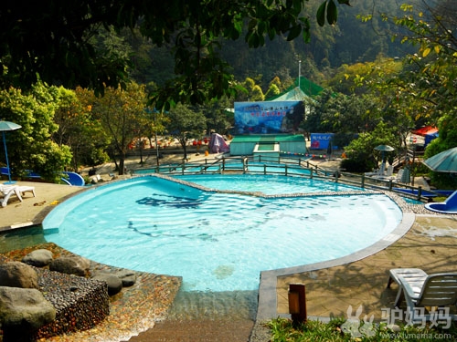 四川哪些温泉好？峨眉山灵秀温泉，尽情挥霍温泉与森林的清新晨曲夜光3