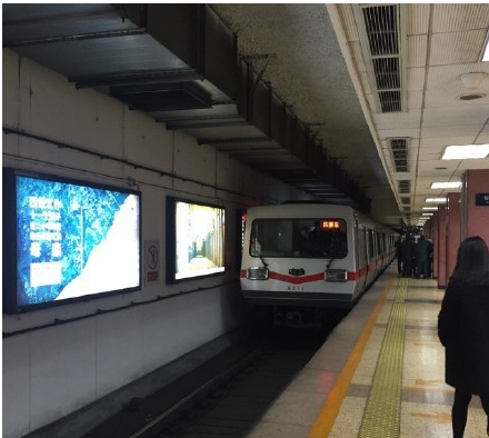 木樨地站一乘客坠轨