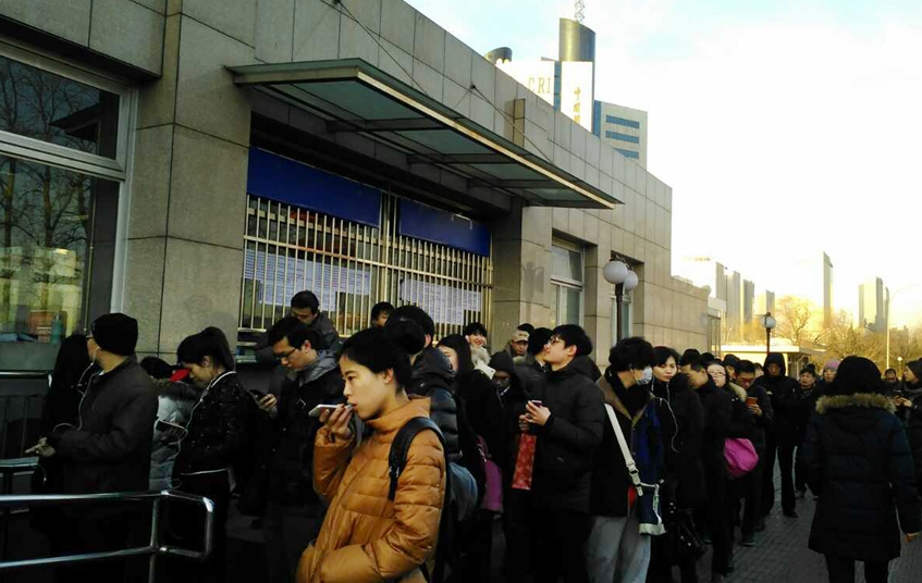 北京地铁1号线乘客堕轨