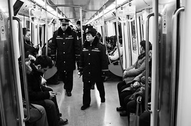 地铁乞讨卖艺被查