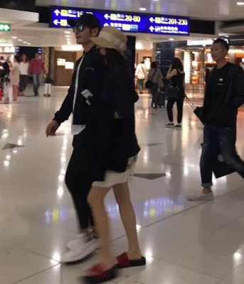 黄晓明夫妇现机场