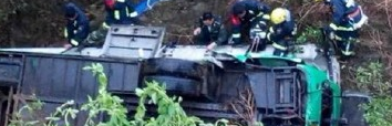 山东平邑客车侧翻事故最新消息1
