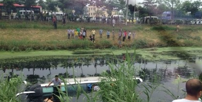 天津客车坠河最新消息1