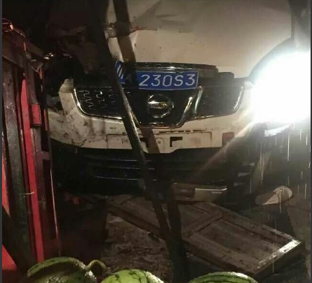 成都司机酒驾连撞11人1