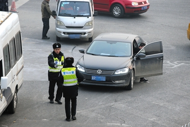 北京外地车违规上长安街罚100扣3分1