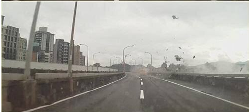 台湾复兴航空客机坠河画面曝光2