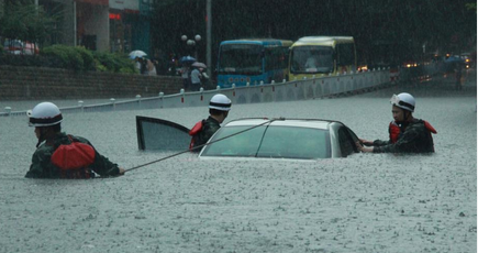 柳州遭暴雨袭击1