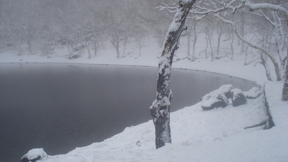 长白山七月飞雪原因1