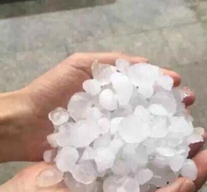 成都下冰雹了1