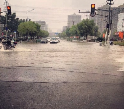 上海暴雨积水1