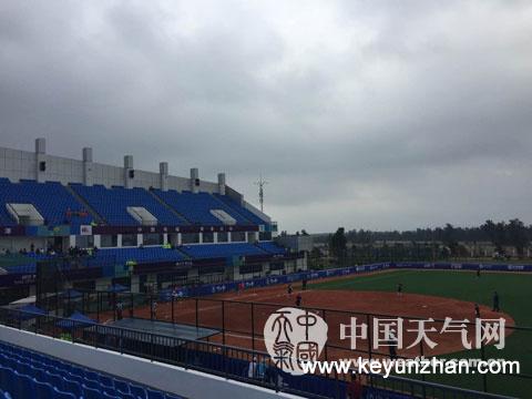 “巨爵”影响福建 大风扰青运会垒球赛场1