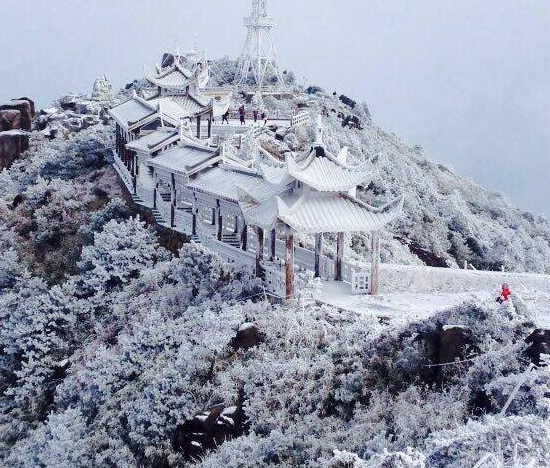 福建测风塔被冰封2