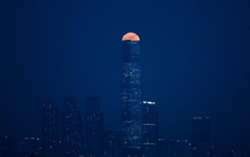 各地升起超级月亮1
